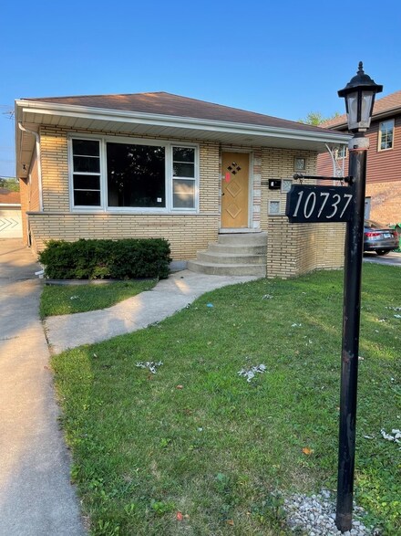 10737 Princess Ave, Chicago Ridge, IL 60415