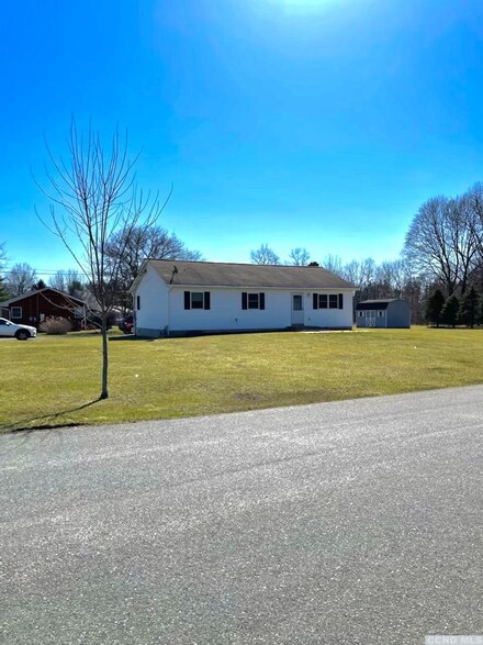 89 Orchard Dr, Cairo, NY 12413