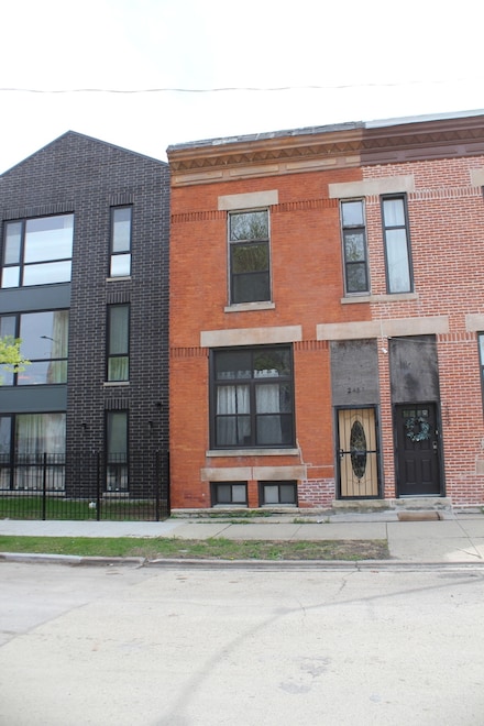 2457 W Adams St, Chicago, IL 60612