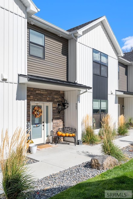 267 Blue Sky Ct, Sugar City, ID 83448