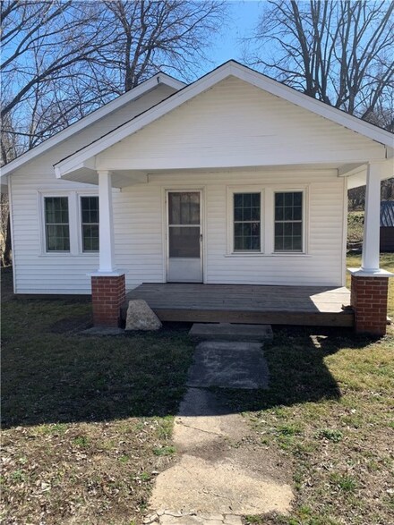 1172 E State Highway 90, Jane, MO 64856