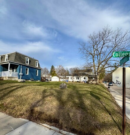 746 College Ave NE, Grand Rapids, MI 49503