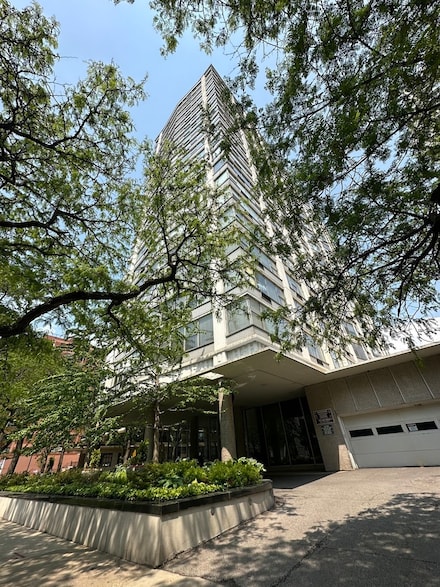 5757 N Sheridan Rd Unit 17H, Chicago, IL 60660