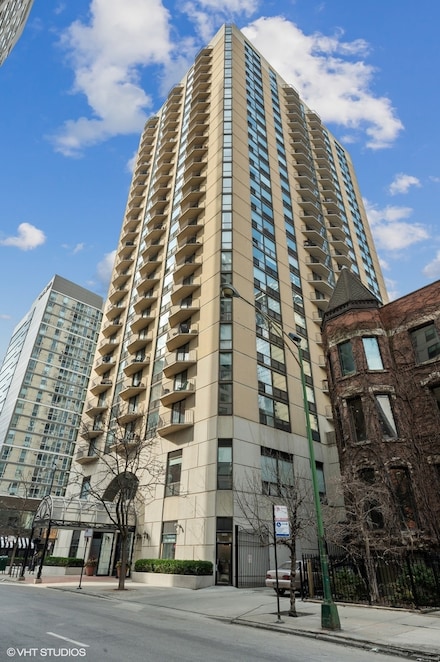 70 W Huron St Unit 2202, Chicago, IL 60654