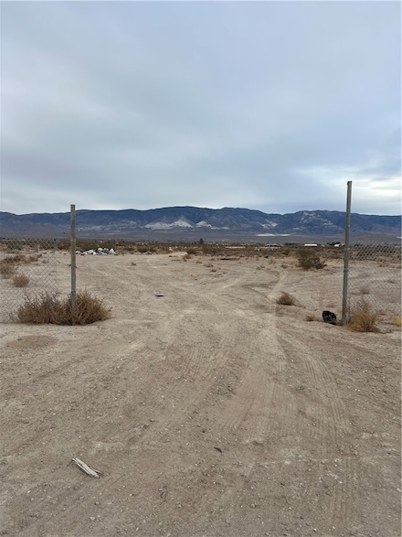 7 Rodeo Rd, Lucerne Valley, CA 92356