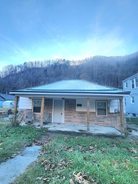 1104 Johnson Ave, Mullens, WV 25882