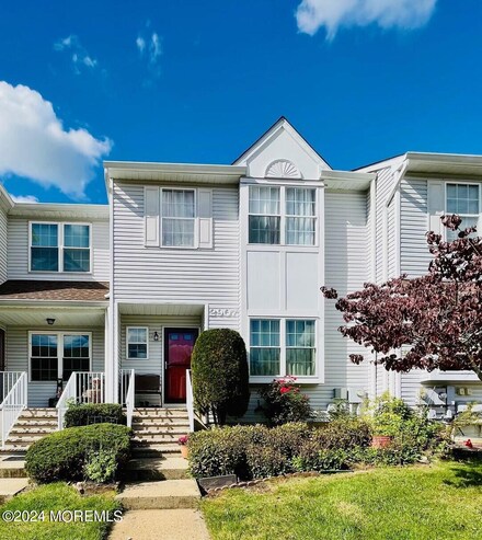 2907 Smoke House Ct, Freehold, NJ 07728