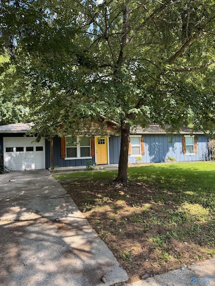 902 Danmann Cir SE, Huntsville, AL 35803