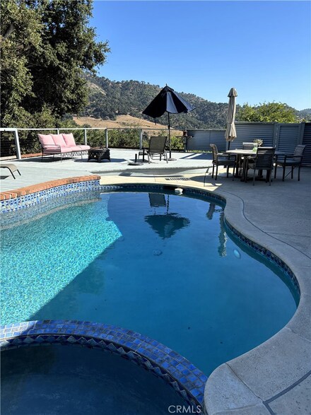 10470 N Karen Ave, Oak View, CA 93022