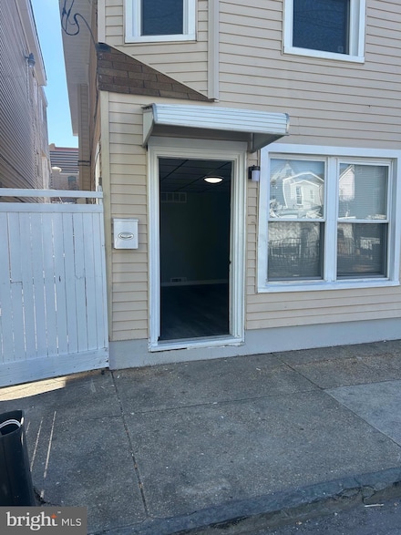 32 S Bellevue Ave, Atlantic City, NJ 08401