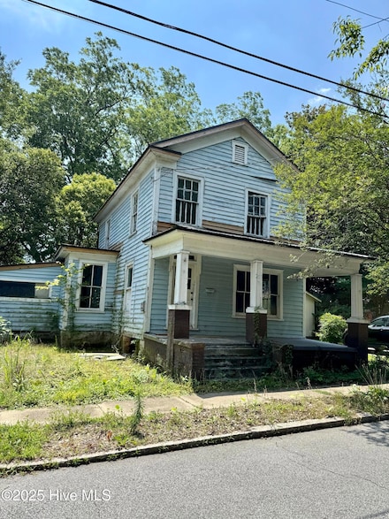 207 N Pierce St, Washington, NC 27889