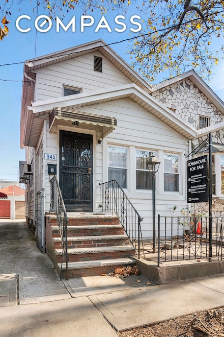 945 E 32nd St, Brooklyn, NY 11210
