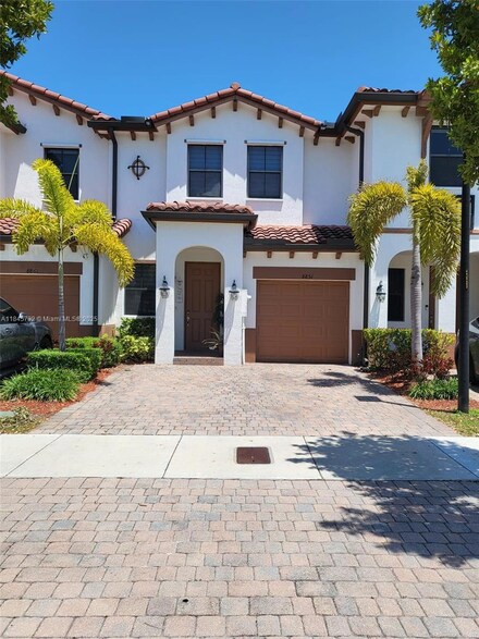 8851 NW 103rd Place, Doral, FL 33178