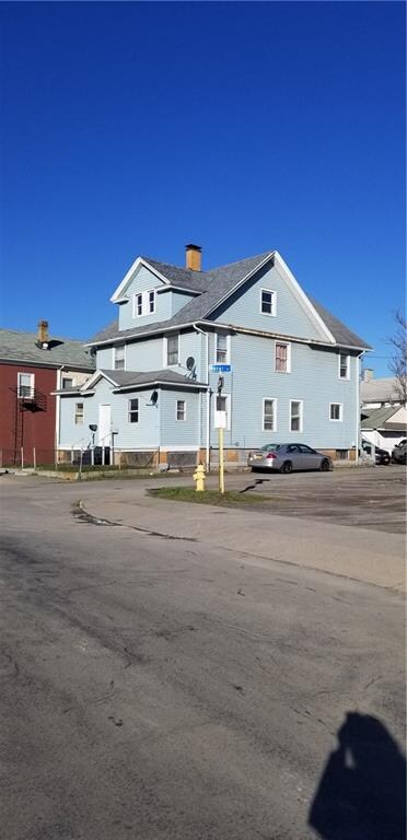 78 Lowell St, Rochester, NY 14605
