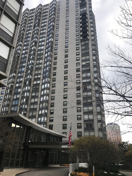 5701 N Sheridan Rd Unit 25T, Chicago, IL 60660
