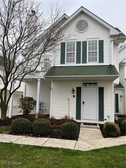 391 Vista Cir Unit 21A, North Olmsted, OH 44070