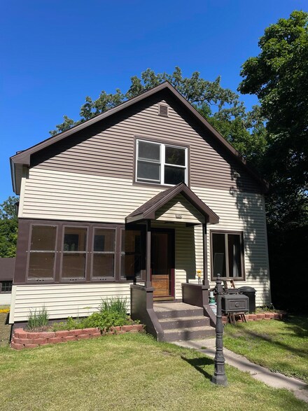 809 Hillside St, Sault Sainte Marie, MI 49783