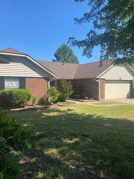 308 Jeffrey Laird Place, Moore, OK 73160