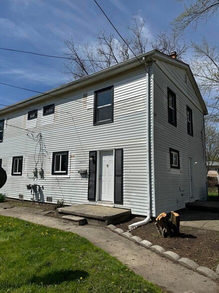 32314 Kalamazoo Ct, Westland, MI 48186
