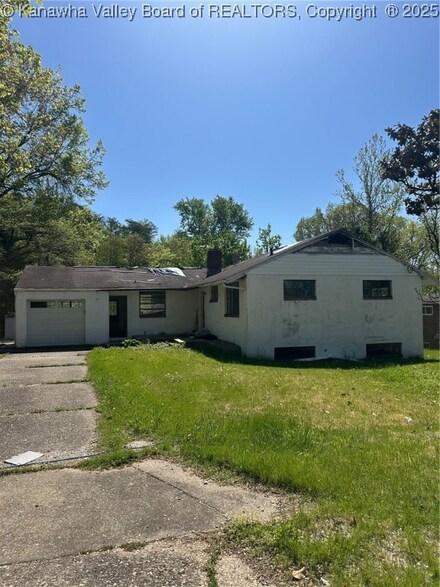 1536 Pinewood Park Cir, Dunbar, WV 25064