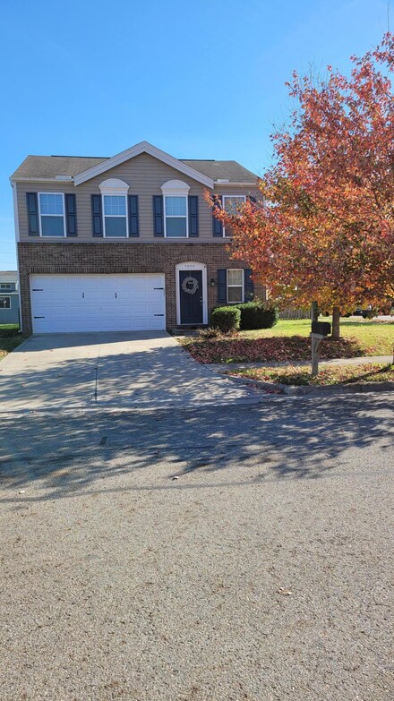 5000 Grimm Dr, Lockbourne, OH 43137