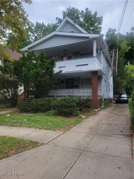 16902 Endora Rd, Cleveland, OH 44112