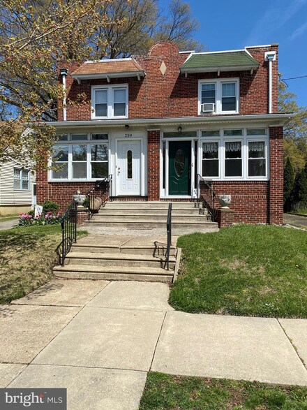 261 W Franklin Ave, Oaklyn, NJ 08107