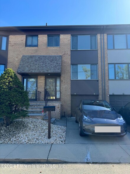 70 Narrows Rd S Unit 2, Staten Island, NY 10305