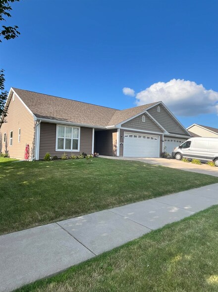 1901 Huckleberry Ave, Omro, WI 54963