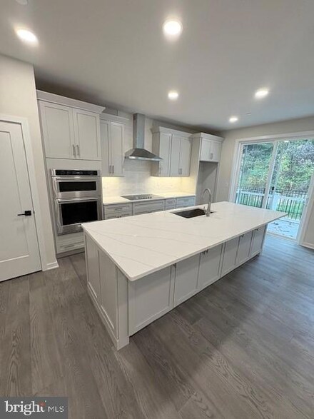 18 Grayson Ln, Downingtown, PA 19335