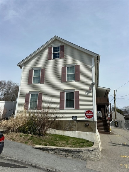 6 Milton St, Worcester, MA 01605
