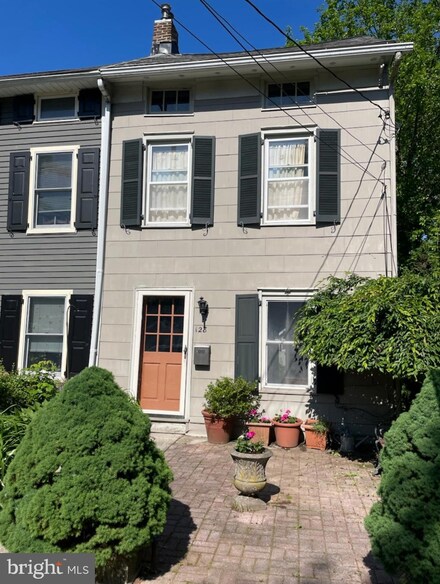 128 N Congress St, Newtown, PA 18940