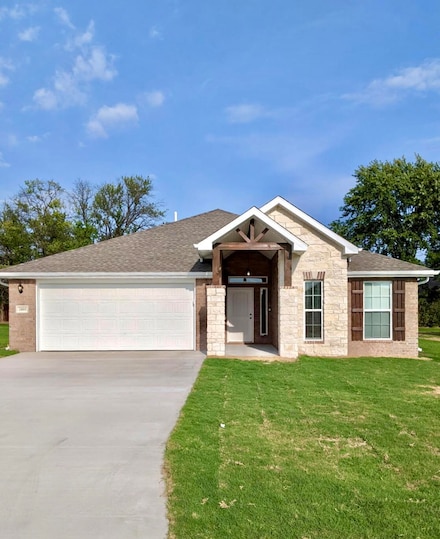 2005 Eagle Dr, Neosho, MO 64850