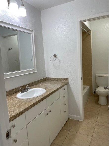 12626 Ashford Meadow Dr Unit B, Houston, TX 77082