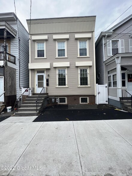 109 Hunter Ave, Albany, NY 12206