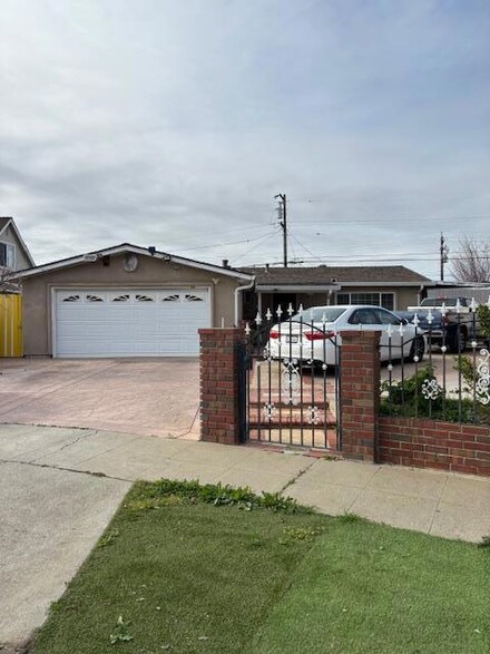 2057 Interbay Dr, San Jose, CA 95122