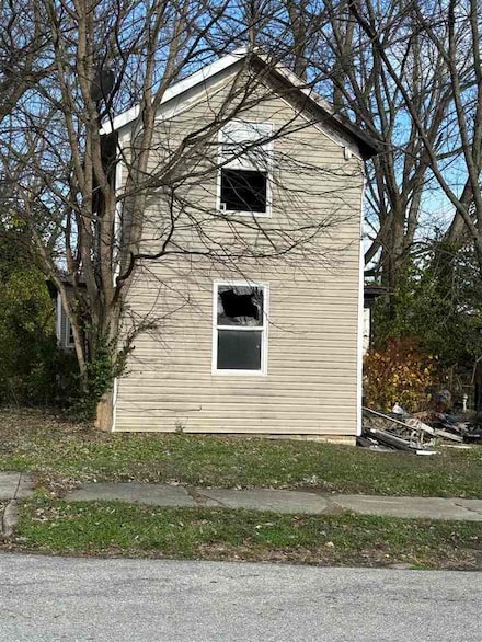 634 W 11th St, Connersville, IN 47331