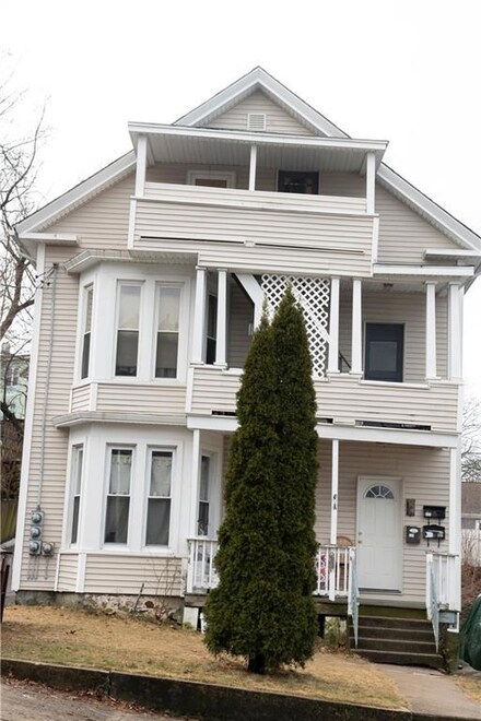 33 Cross St, Woonsocket, RI 02895