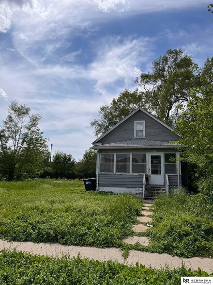 2210 Florence Blvd, Omaha, NE 68110
