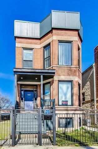 2932 W Adams St, Chicago, IL 60612