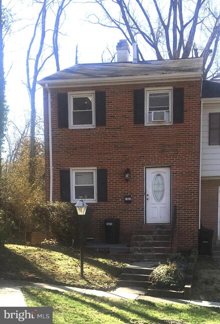 14415 Brandon Ct, Woodbridge, VA 22193