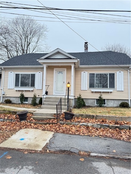 17 Willard St, Warwick, RI 02889