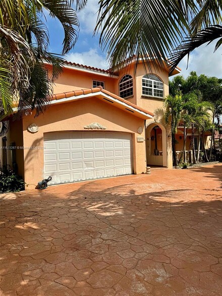 8921 SW 44th St, Miami, FL 33165