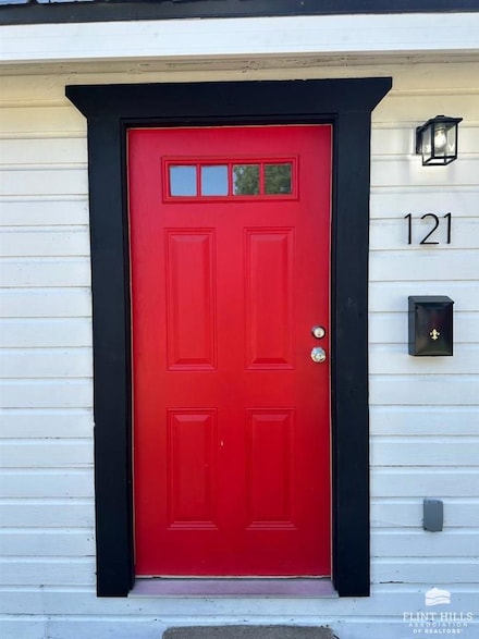 121 E 3rd St, Junction City, KS 66441
