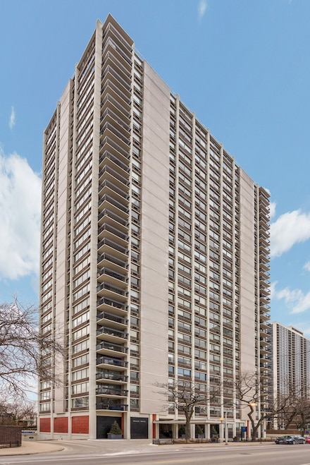 1455 N Sandburg Terrace Unit 2009B, Chicago, IL 60610