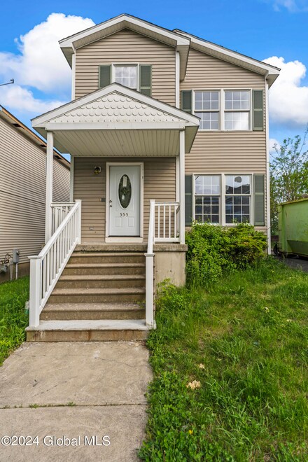 555 Lark Dr, Albany, NY 12210