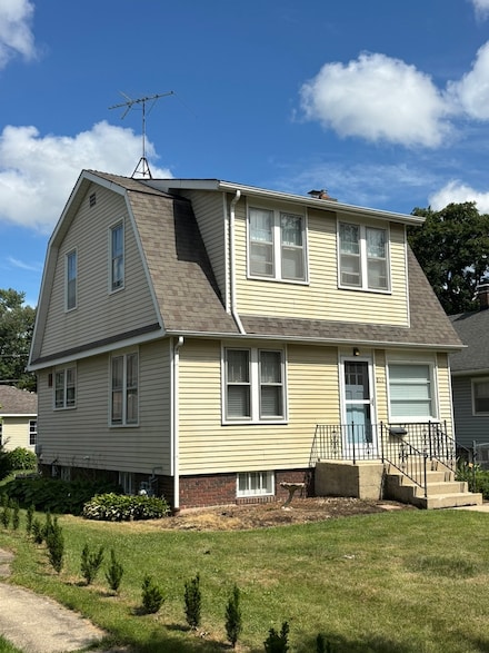 826 N Center St, Naperville, IL 60563