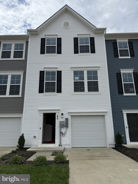 95 Gray Silver Rd, Inwood, WV 25428