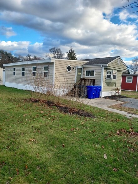 357 Lothrop St, Taunton, MA 02780