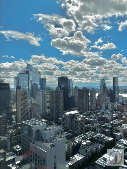 271 W 47th St Unit 46F, New York, NY 10036